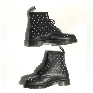 Dr. Martens 1460 STUD WANAMA LEATHER Combat BOOTS Doc Studded Women’s Size 6